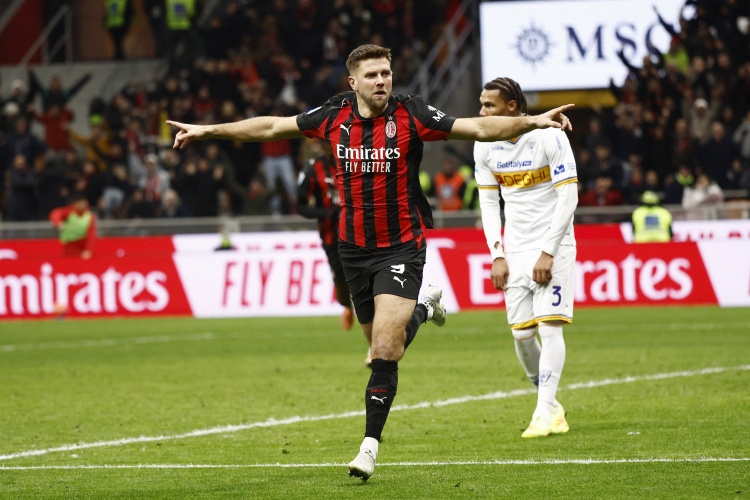 芒果体育直播官网-意媒：米兰在周一放假，但加比亚和菲尔克鲁格选择加练