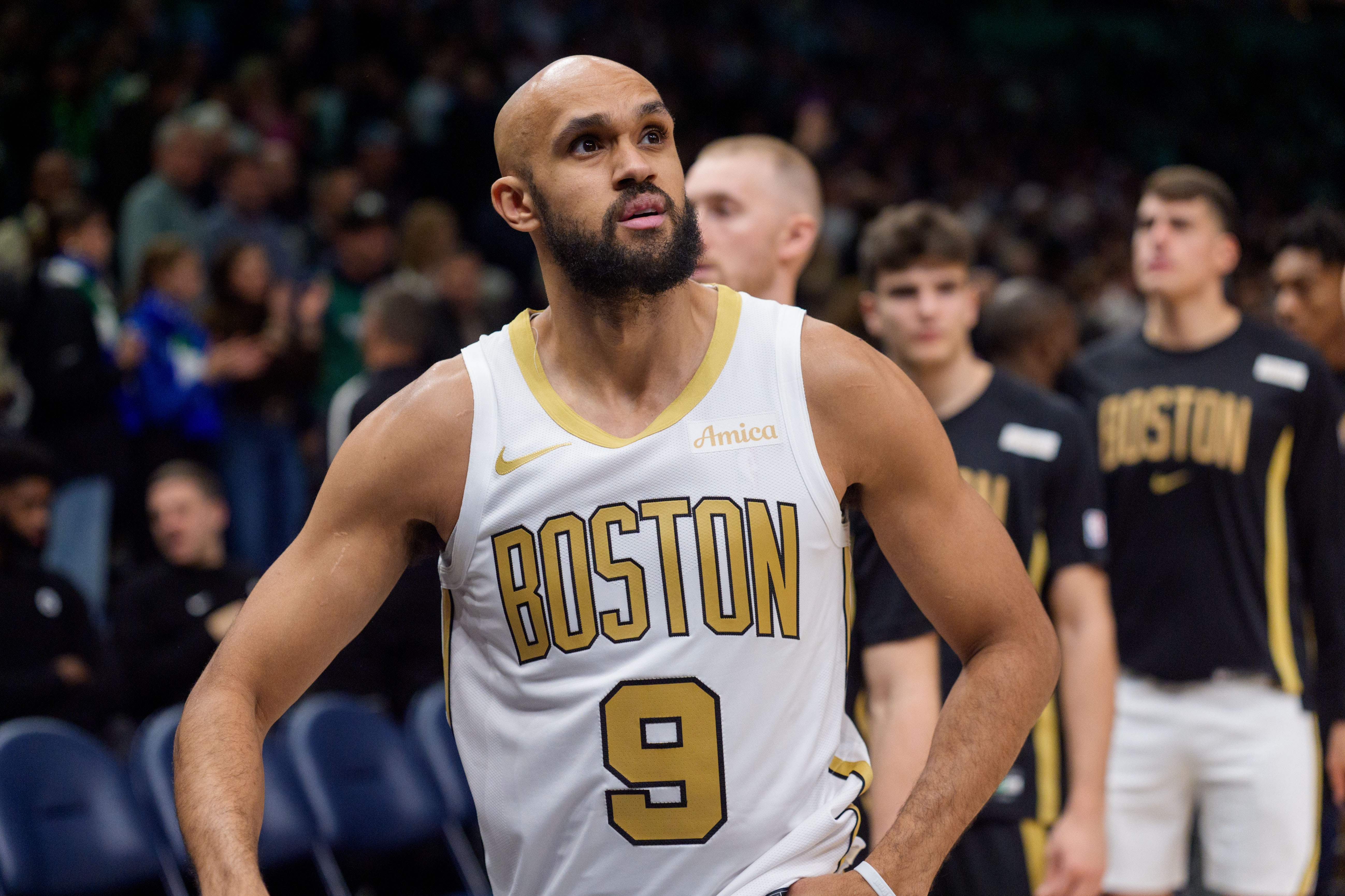 芒果体育直播-有点着急了！德里克·怀特接球离三分线一步 后仰绝杀三分打铁